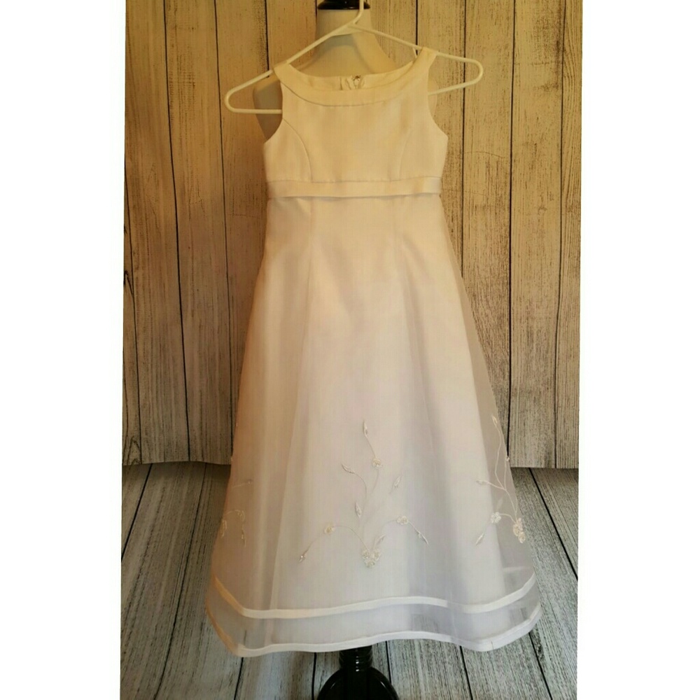 DAVID'S BRIDAL Flower Girl Dress Size 6 White Wedding